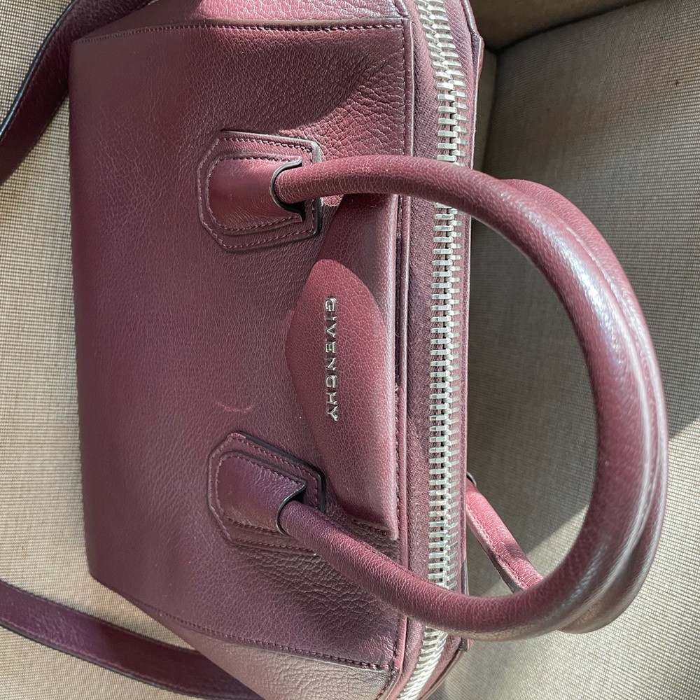 Authentic Givenchy Small Antigona bag in Aubergine - Picture 6 of 16